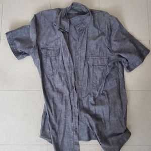 Short-sleeved buttondown